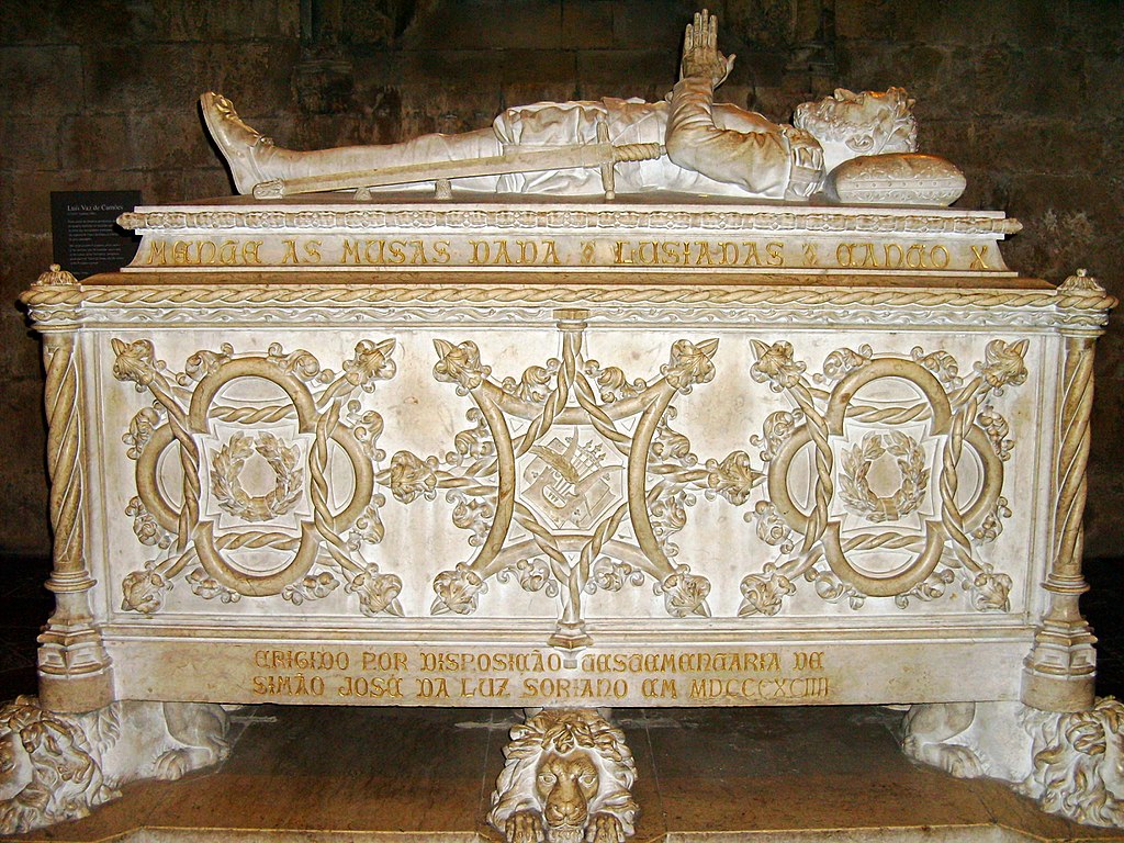 Túmulo de Luís Vaz de Camões no O Mosteiro dos Jerónimos em Lisboa