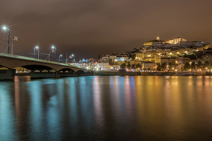 morar em coimbra e conhecer suas belezas como esta ponte