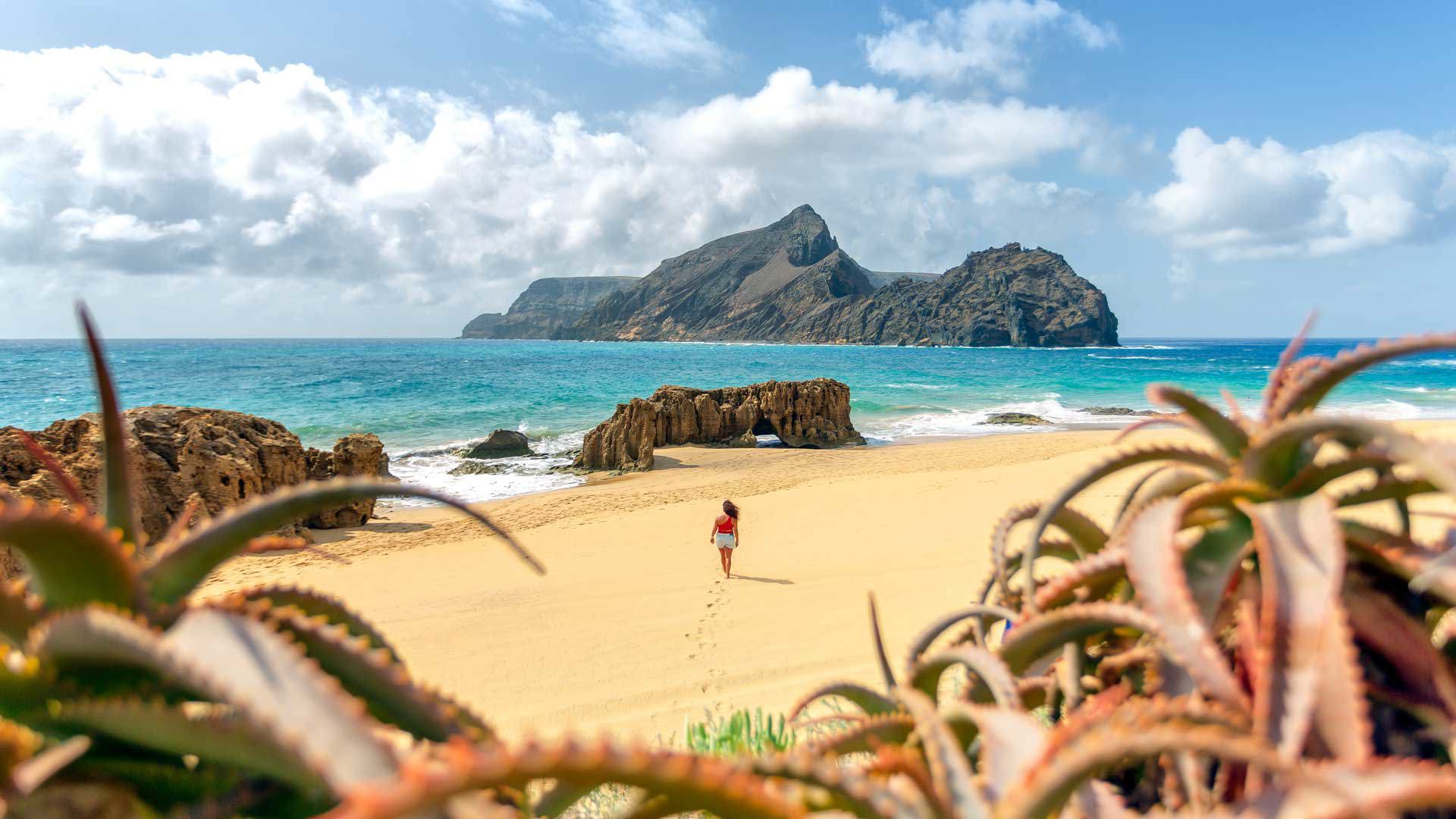 Praia de Porto Santo, um local de lazer para quem escolher morar na ilha da madeira