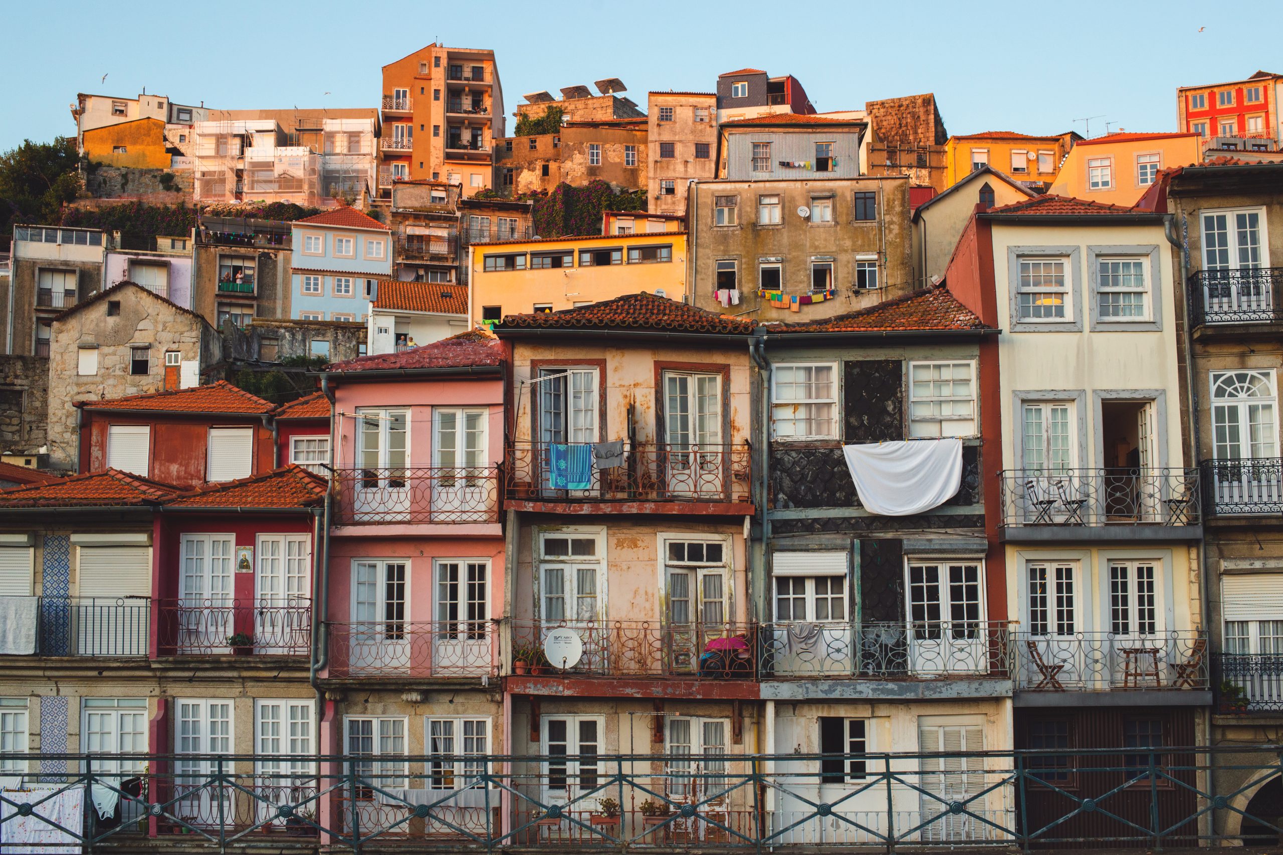 Prédios antigos em Porto, comprovativo de morada.