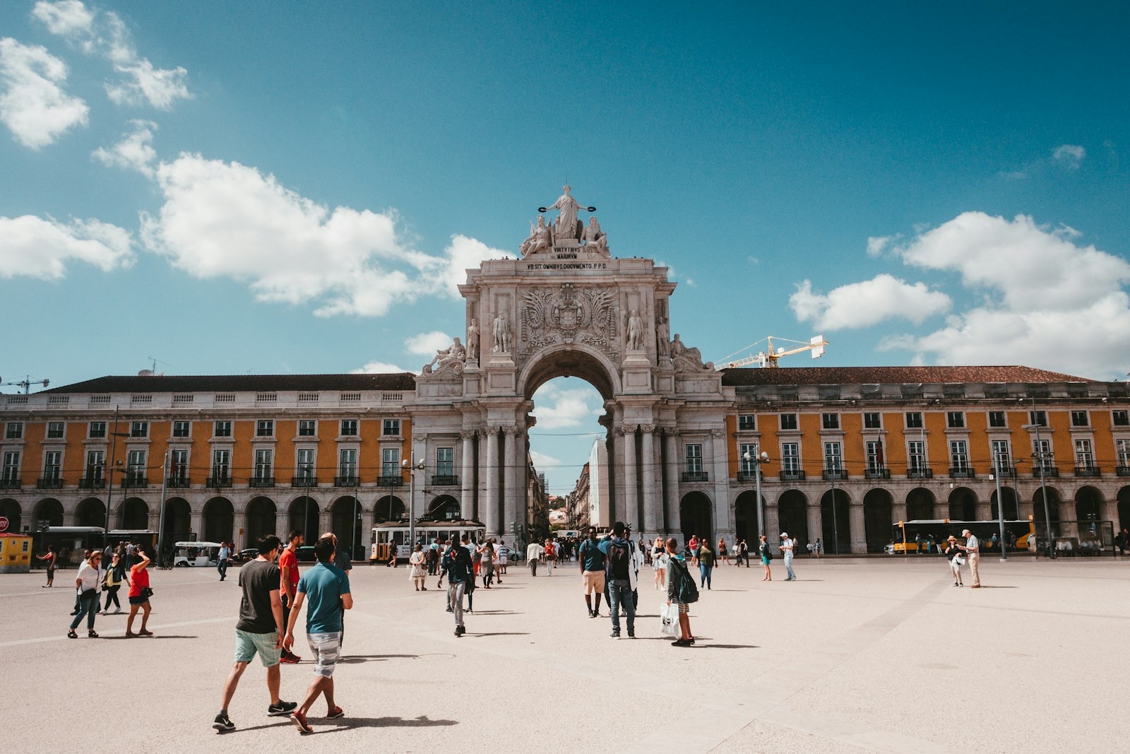 Arco da Rua Augusta na Pra&ccedil;a do Com&eacute;rcio, em Lisboa, Portugal